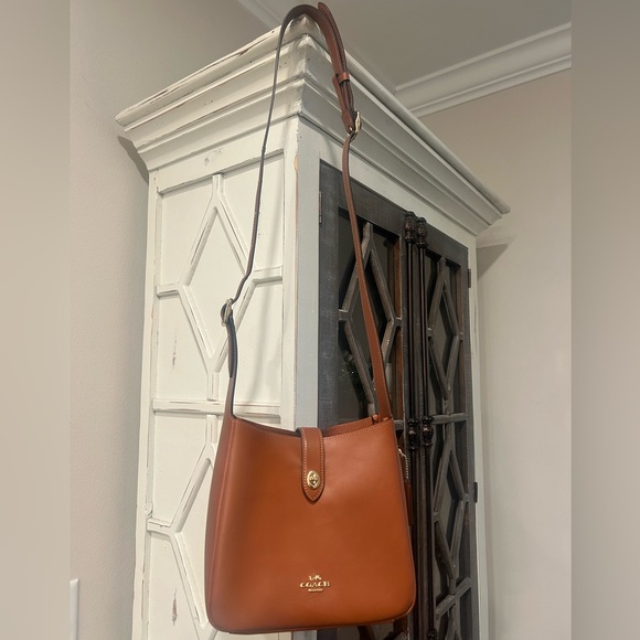 NWOT Coach Hadley Convertible Crossbody bag in Smooth Leather/Gold/Brown - Picture 2 of 7